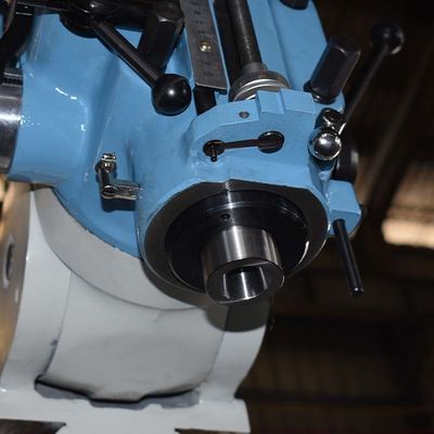 75 ~ 4630 R.P.M Spindle Speed ​​​​Turret Mesin Penggilingan Vertikal Untuk Pemrosesan Logam